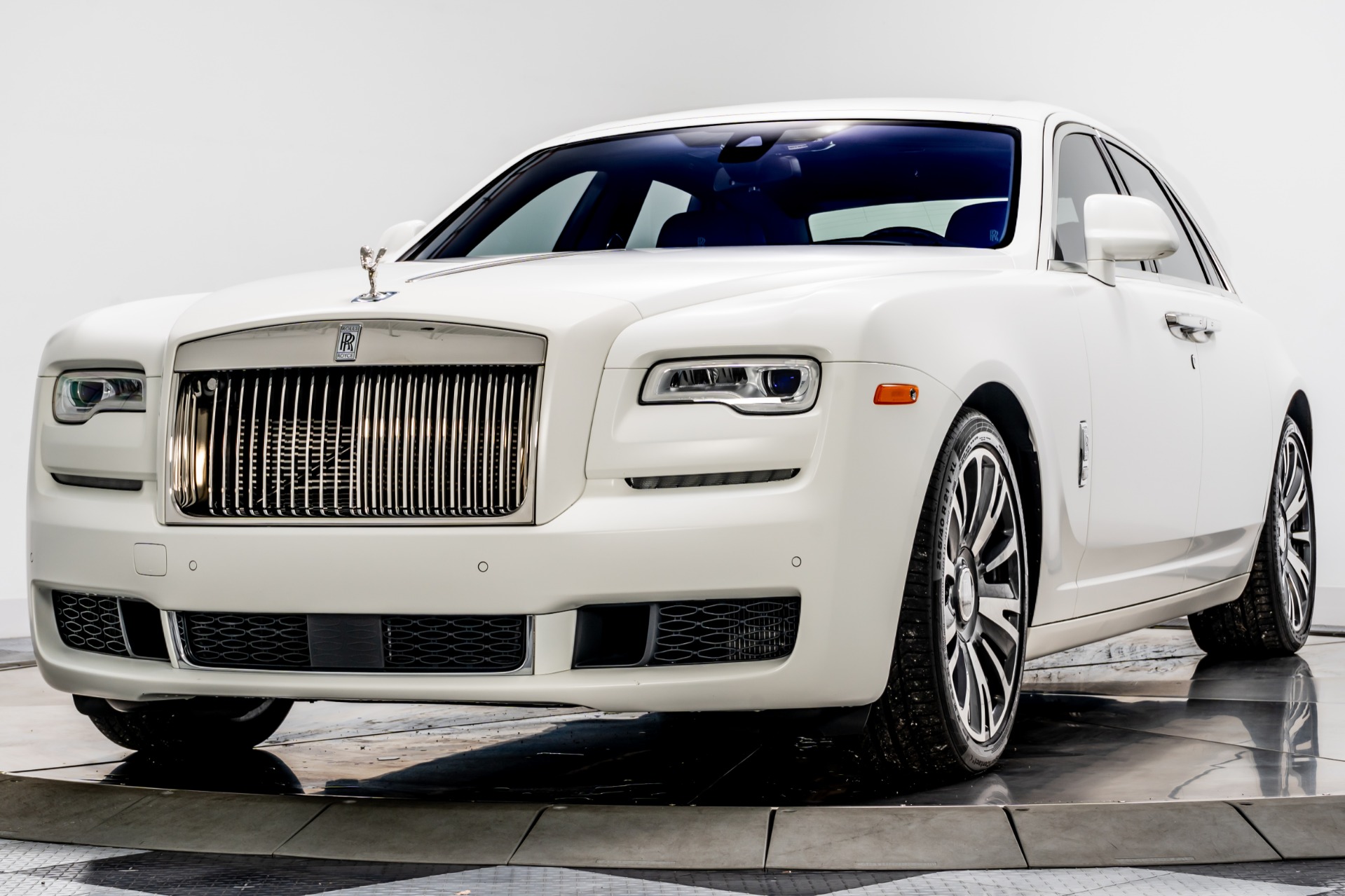 ROLLS ROYCE GHOST 2019